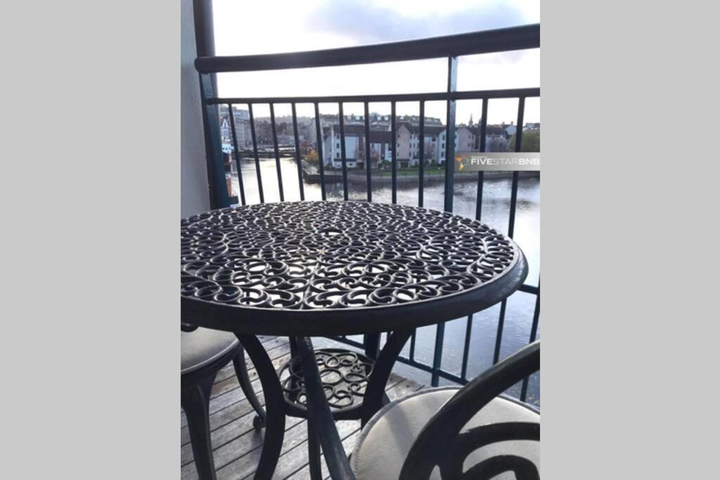 Waterfront Living In Leith With Free Parking! Apartment Edinburgh Bagian luar foto